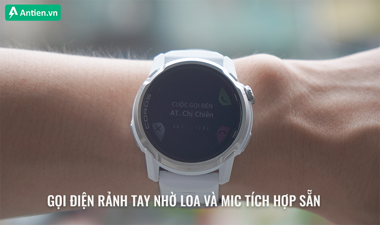 Loa và micro tích hợp sẵn cho phép điều hướng bằng âm thanh, ghi chú giọng nói và hỗ trợ gọi điện rảnh tay