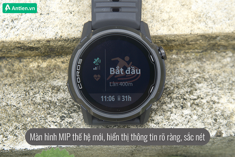 APEX 4 sở hữu màn hình MIP thế hệ mới, cho khả năng đọc thông tin rõ nét