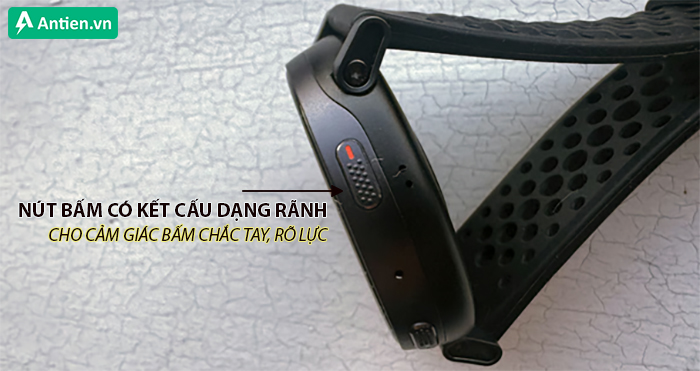 Nút bấm dạng rãnh cho điểm tỳ tay vẫn tốt và dễ cảm nhận