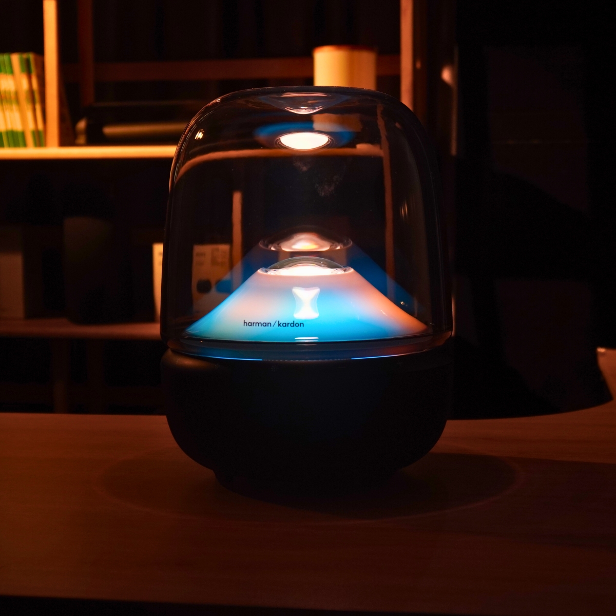 Hệ thống chiếu sáng mới trên loa Harman Kardon Aura Studio 5
