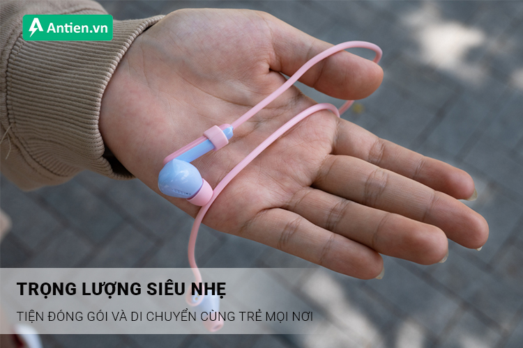 Trọng lượng tai nghe myFirst Heaphone nhẹ, giảm áp lực trên tai trẻ và tiện di chuyển mọi nơi