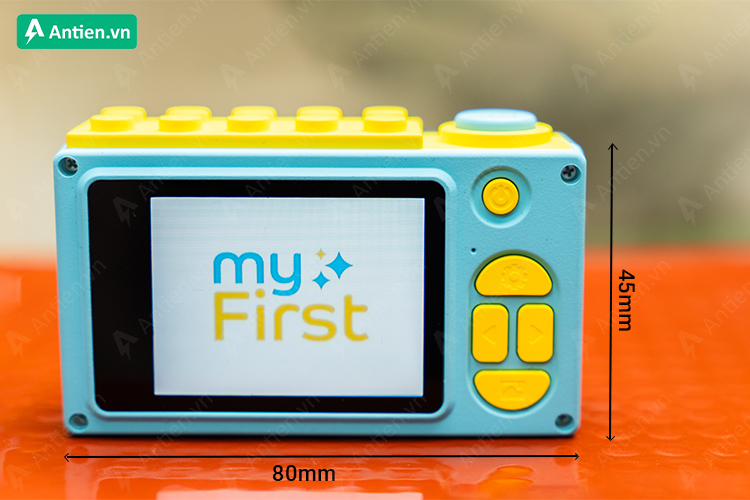 myFirst Camera 2 trang bị kích thước nhỏ gọn, vừa trong lòng bàn tay