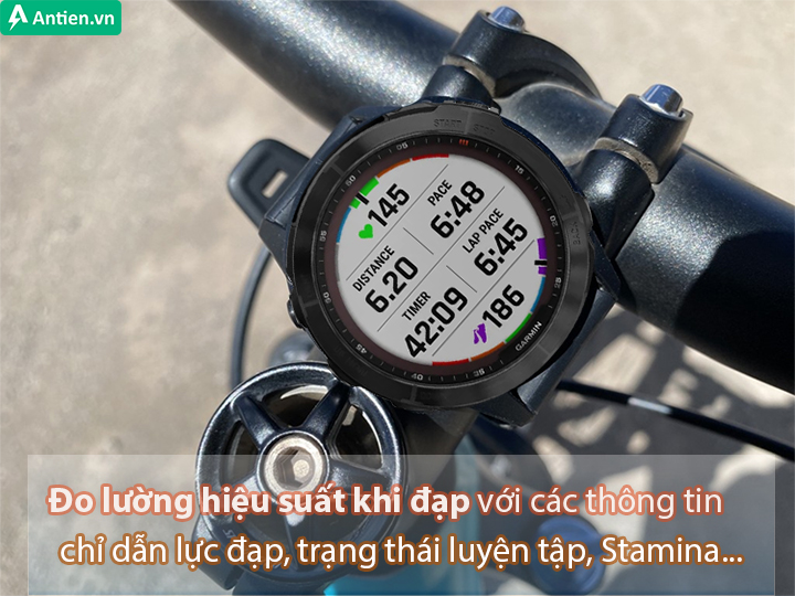 Đồng hồ Garmin cung cấp các thông tin chi tiết theo dõi hiệu suất tập luyện khi đạp