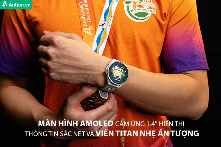 FR965 sở hữu ngoại hình sang trọng với màn hình AMOLED rực rỡ