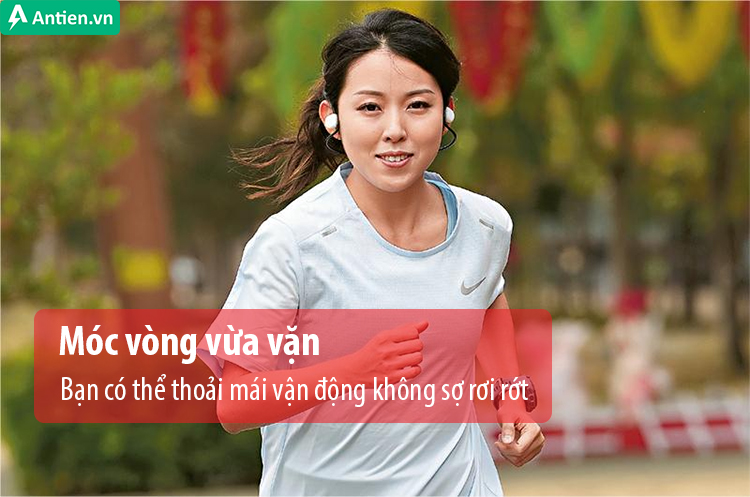 Float Run giữ ổn định ngay cả khi vận động mạnh nhờ móc vòng linh hoạt và chắc chắn 