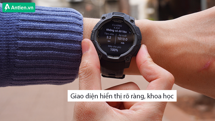 Các trường dữ liệu trên Instinct 3 hiển thị rõ ràng, sắc nét