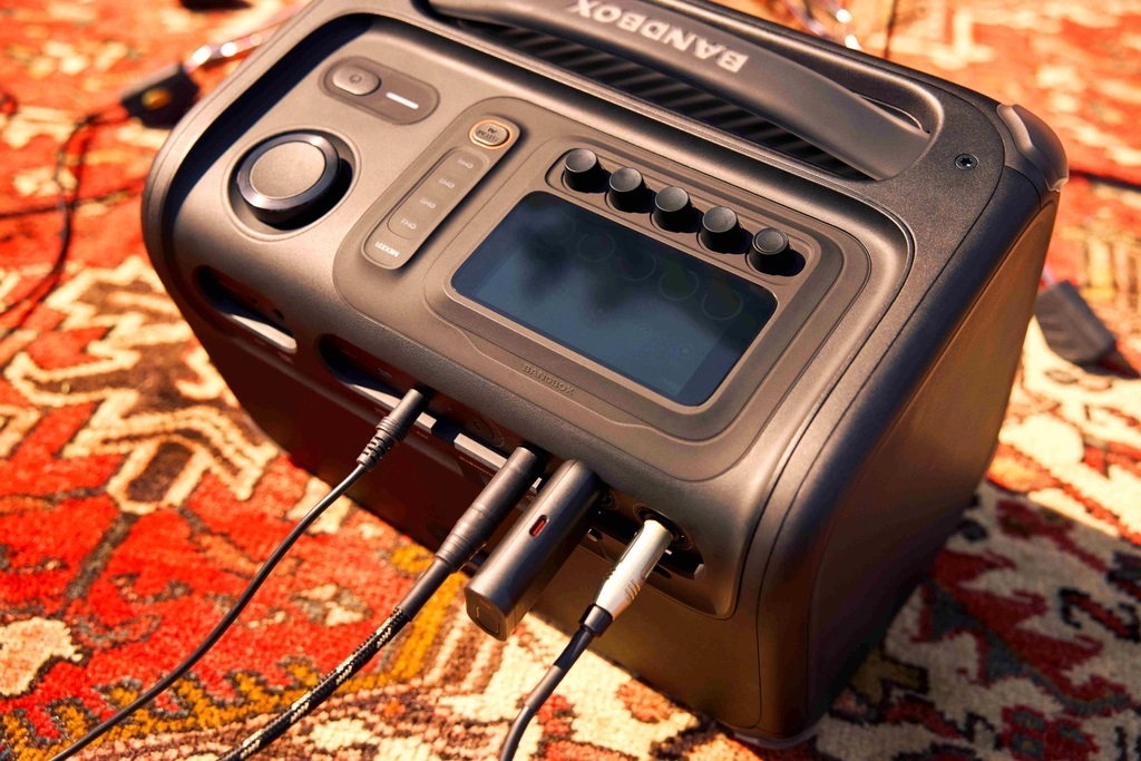 Loa JBL BandBox Trio hỗ trợ kết nối đa dạng, nhanh chóng và ổn định