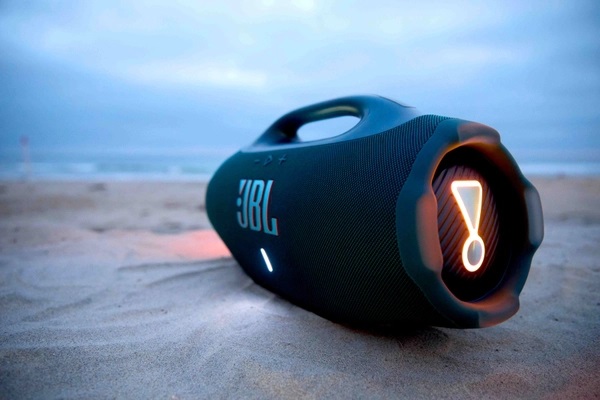 Hai đầu Loa JBL Boombox 4 được tích hợp đèn LED