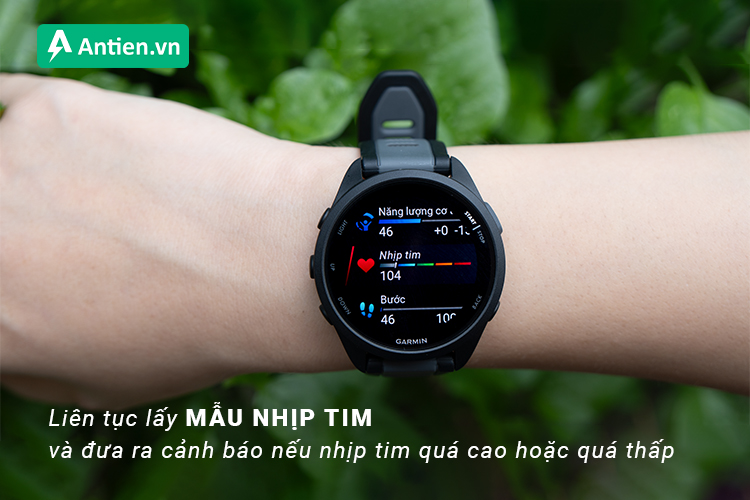 Chip cảm biến nhịp tim Elevate V4 trên FR165 Music cho khả năng đo chính xác và cảnh báo nếu nhịp tim quá cao hoặc thấp