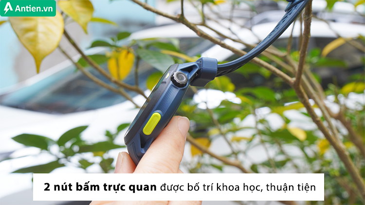 Bên cạnh màn hình cảm ứng, 2 nút bấm được bố trí trực quan, sử dụng thuận tiện