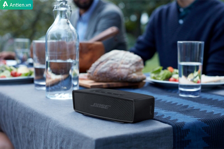 Bose Soundlink Mini 2 SE thiết kế nhỏ gọn, vừa vặn trong lòng bàn tay