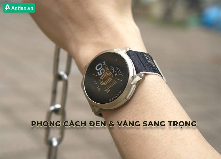 PACE 4 Jakob là thiết kế cao cấp với thân đồng hồ đen mạnh mẽ, điểm nhấn vàng