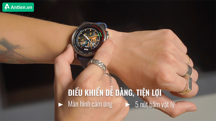 Điều khiển đồng hồ linh hoạt với cảm ứng nhạy bén hoặc nút vật lý khi tay đổ mồ hôi