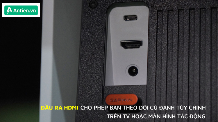 R50 kết nối trực tiếp với máy chiếu hoặc TV qua HDMI để hiển thị thông tin rõ nét hơn