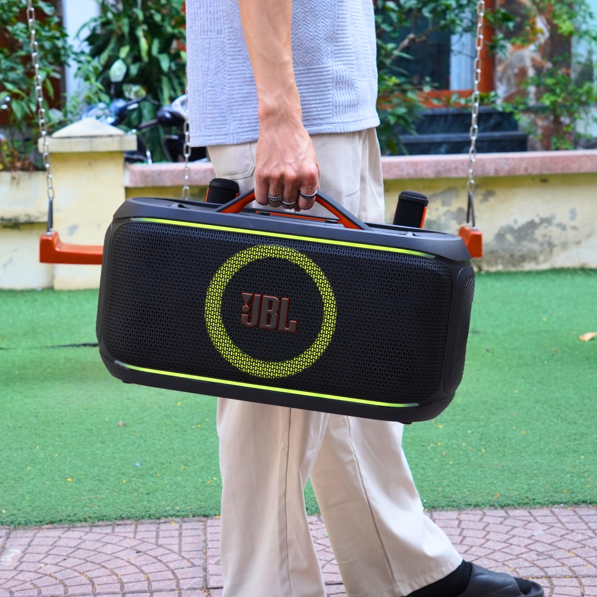 JBL PartyBox On The Go 2 – Giải pháp loa di động gọn nhẹ cho ngày Tết