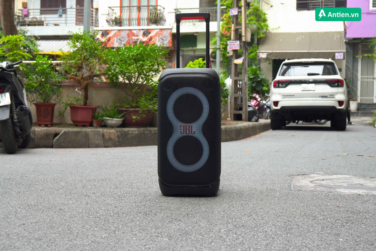 JBL PartyBox Stage 320 – Lựa chọn cho tiệc Tết đông người và không gian rộng