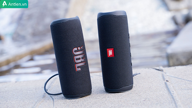 JBL Flip 6 nổi bật với logo to hơn, đồng màu với màu loa tạo điểm nhấn