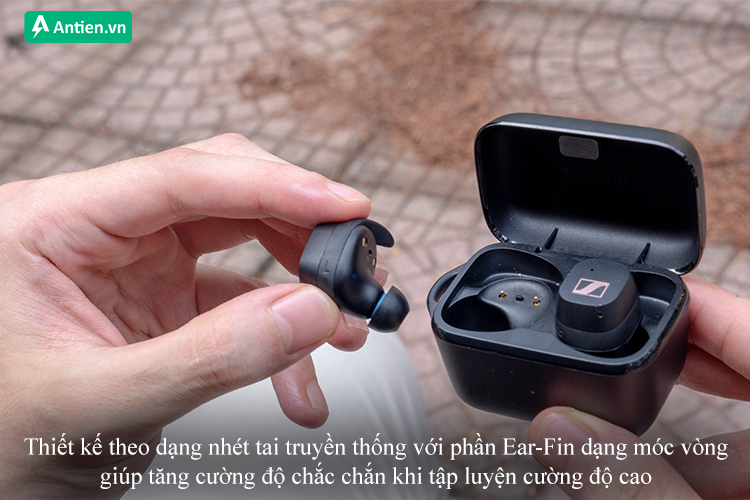 Thiết kế In-Ear cùng phần Ear-Fin dạng móc tai tăng độ chắc chắn khi tập luyện thể thao