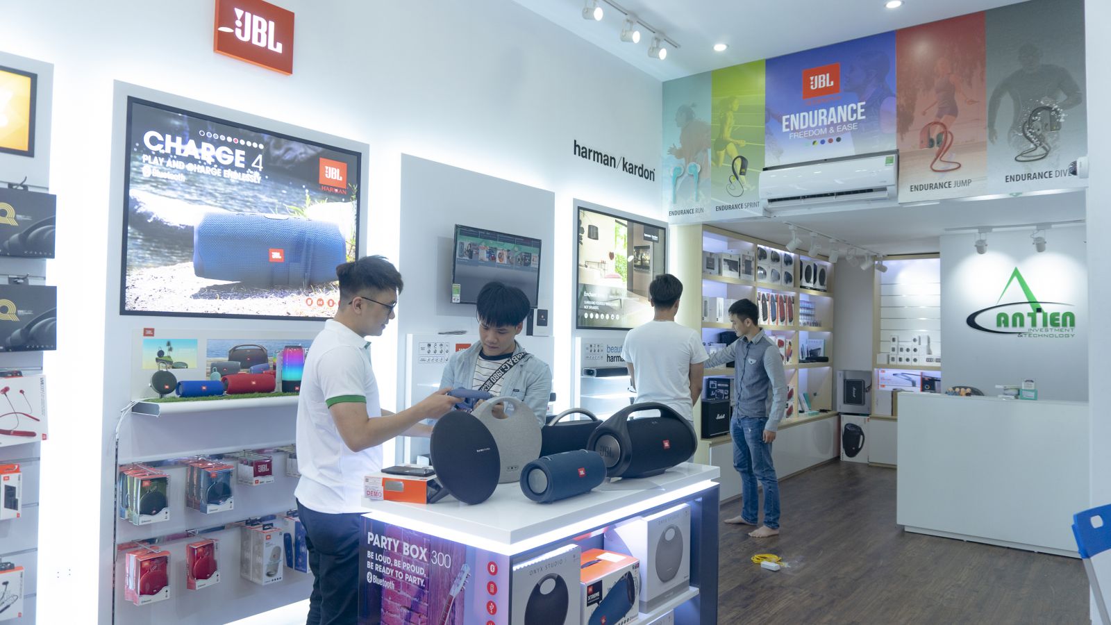 Đội ngũ nhân viên, chuyên viên tư vấn chuyên nghiệp