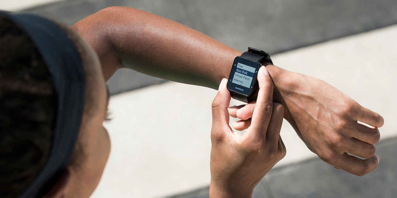 Đồng hồ thông minh hỗ trợ chơi thể thao tốt nhất Garmin Forerunner 35