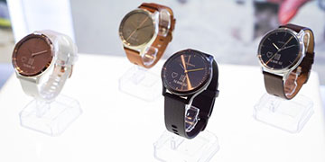 Vivomove HR - Đồng hồ "lai" thiết kế đẹp nhất trong đại gia đình Garmin